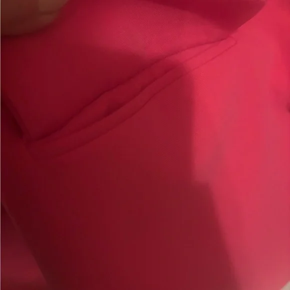 Gorgeous Suit in Vibrant Pink Suit. BRAND NEW WT- entire suit ! - Picture 13 of 16